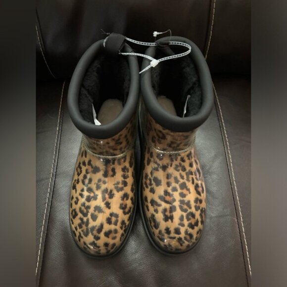 🎉🎉UGG Classic Short: Timeless Warmth for Every Step - Picture 4 of 15